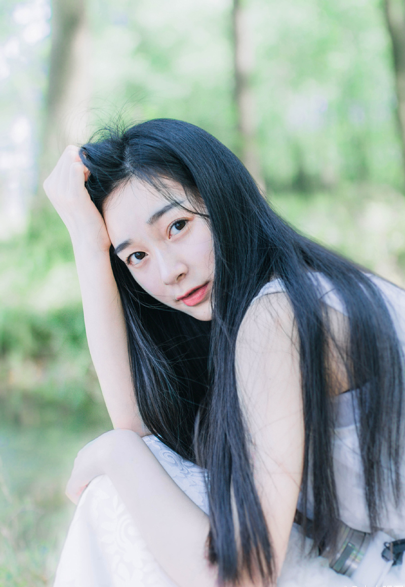 皱面先生是天主教徒，也许就因为要娶她而进教的吧？天主教不准结婚，可是离过婚的人想必也准进教。